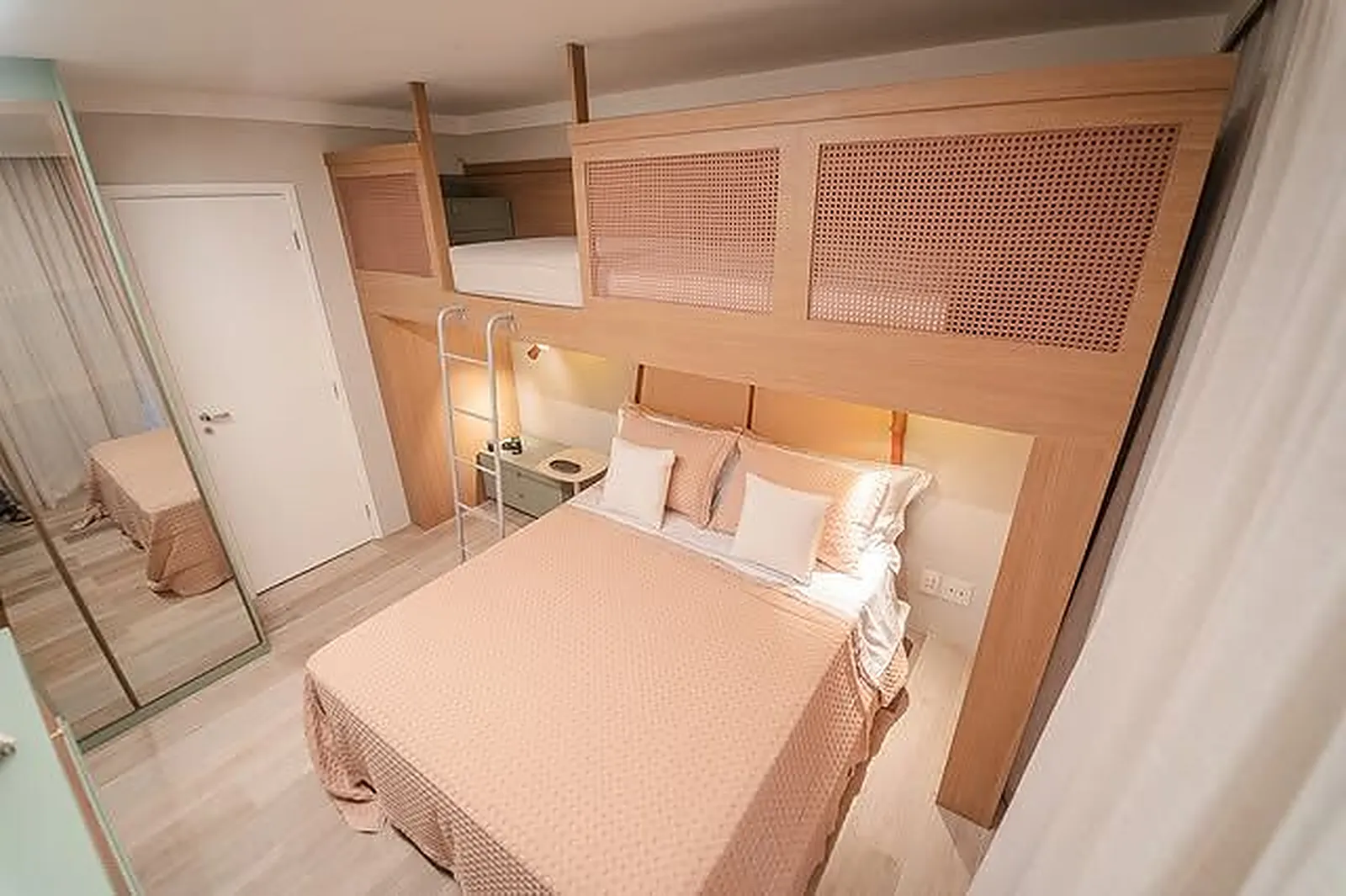 Quarto planejado finalizado em projeto executado