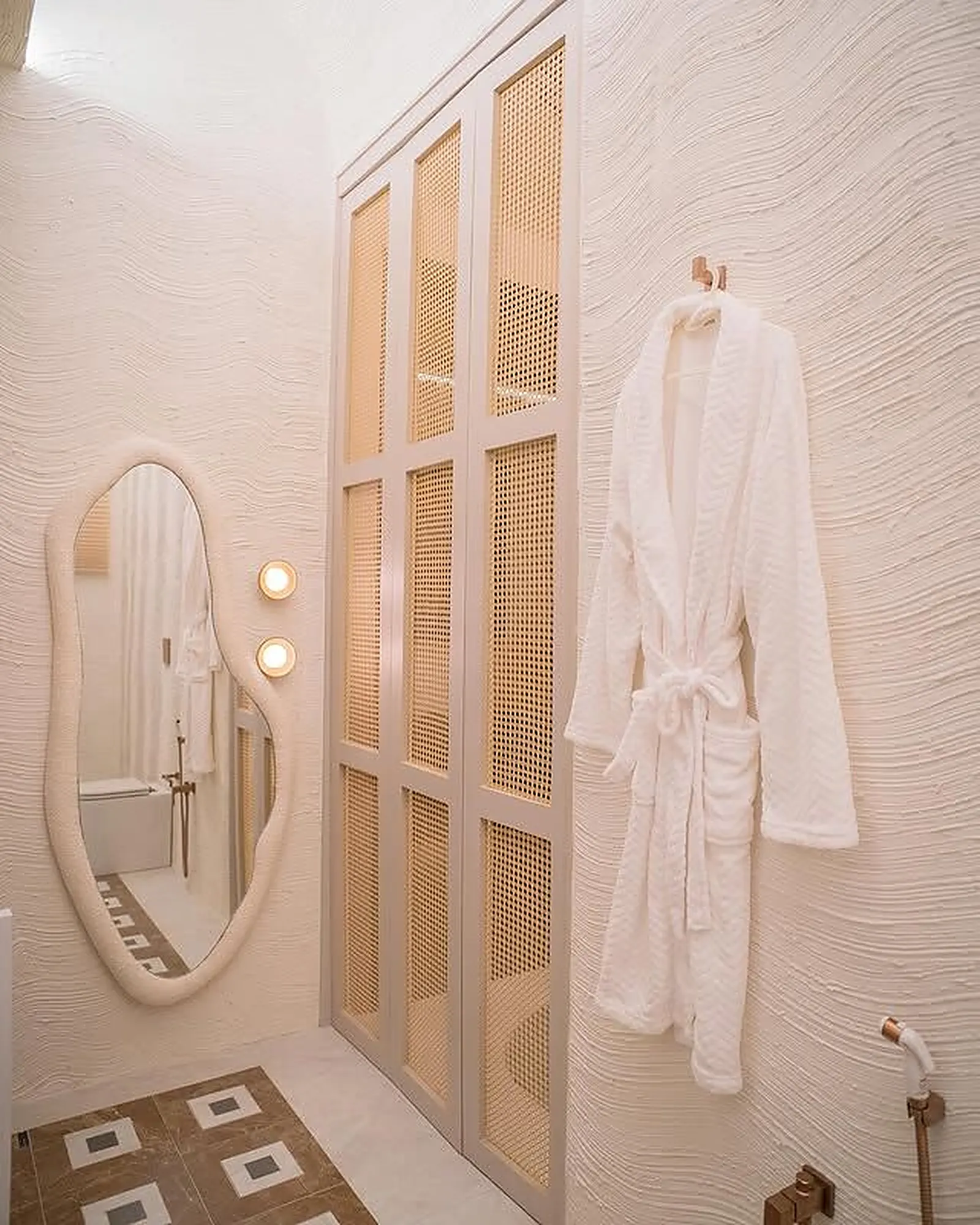 Lavabo assinado em ambiente de evento de arquitetura